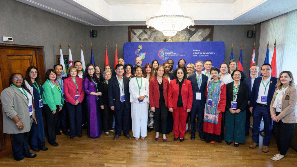 Photo de groupe de la 2e cohorte des cadres éducatifs - Collège international de Villers-Cotterêts