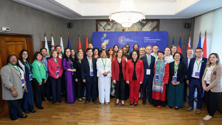 Photo de groupe de la 2e cohorte des cadres éducatifs - Collège international de Villers-Cotterêts