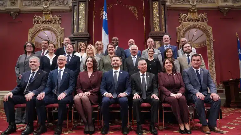 photo famille paq conseil ministres assermentation